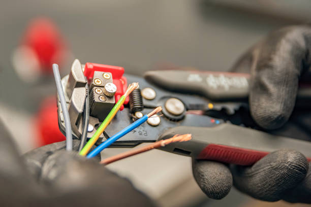 Best Local Electrician Companies  in Smithville, TN